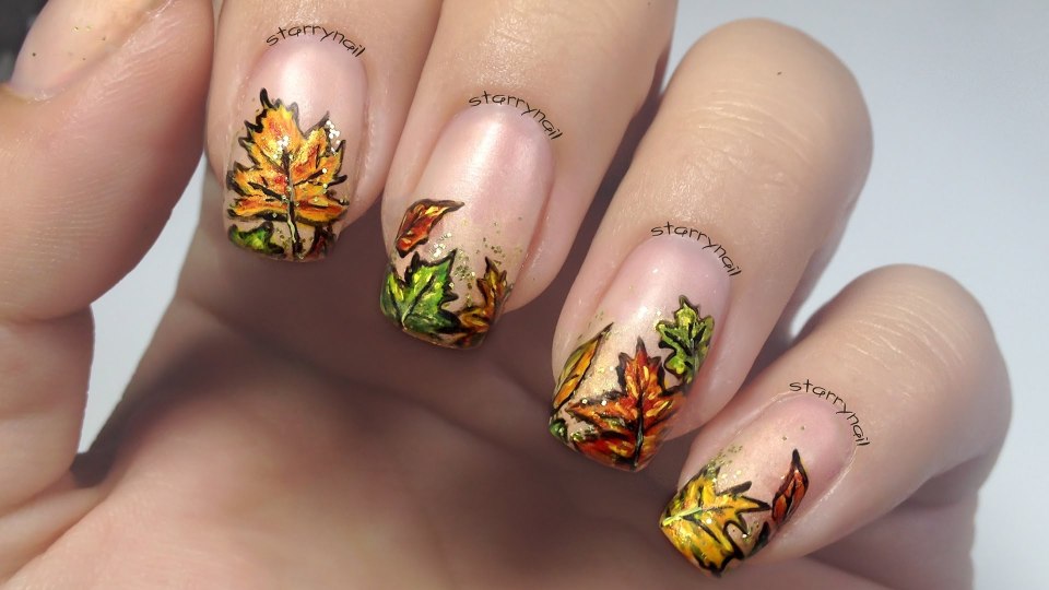 Маникюр с кленовым листом