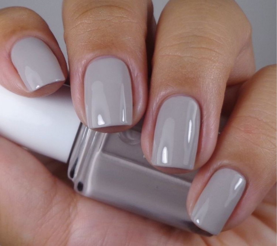 Essie 2021 серый
