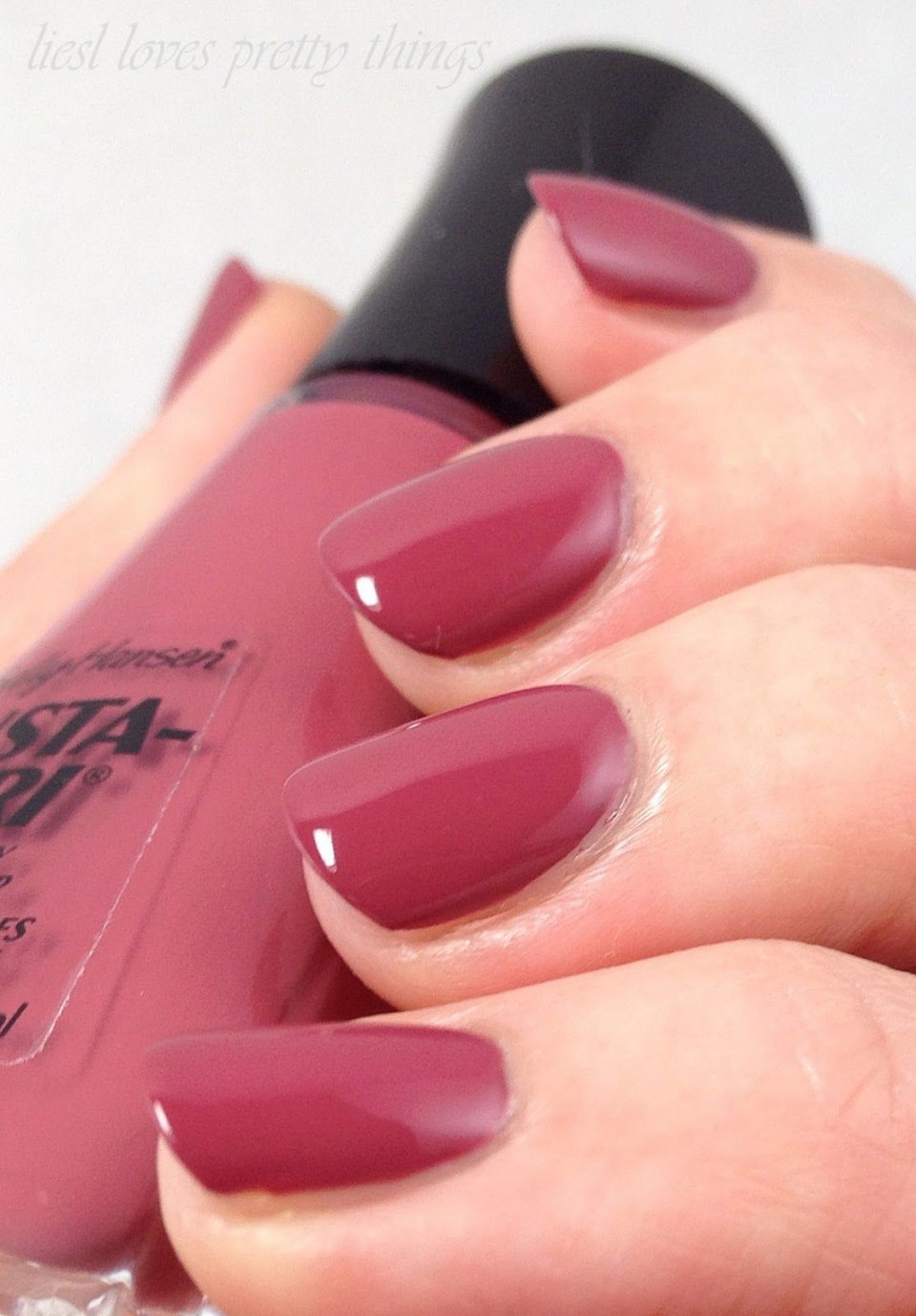 Лак Essie пыльная роза