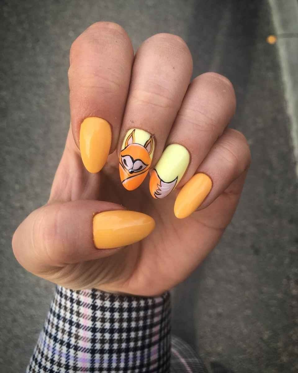 Маникюр с лисой