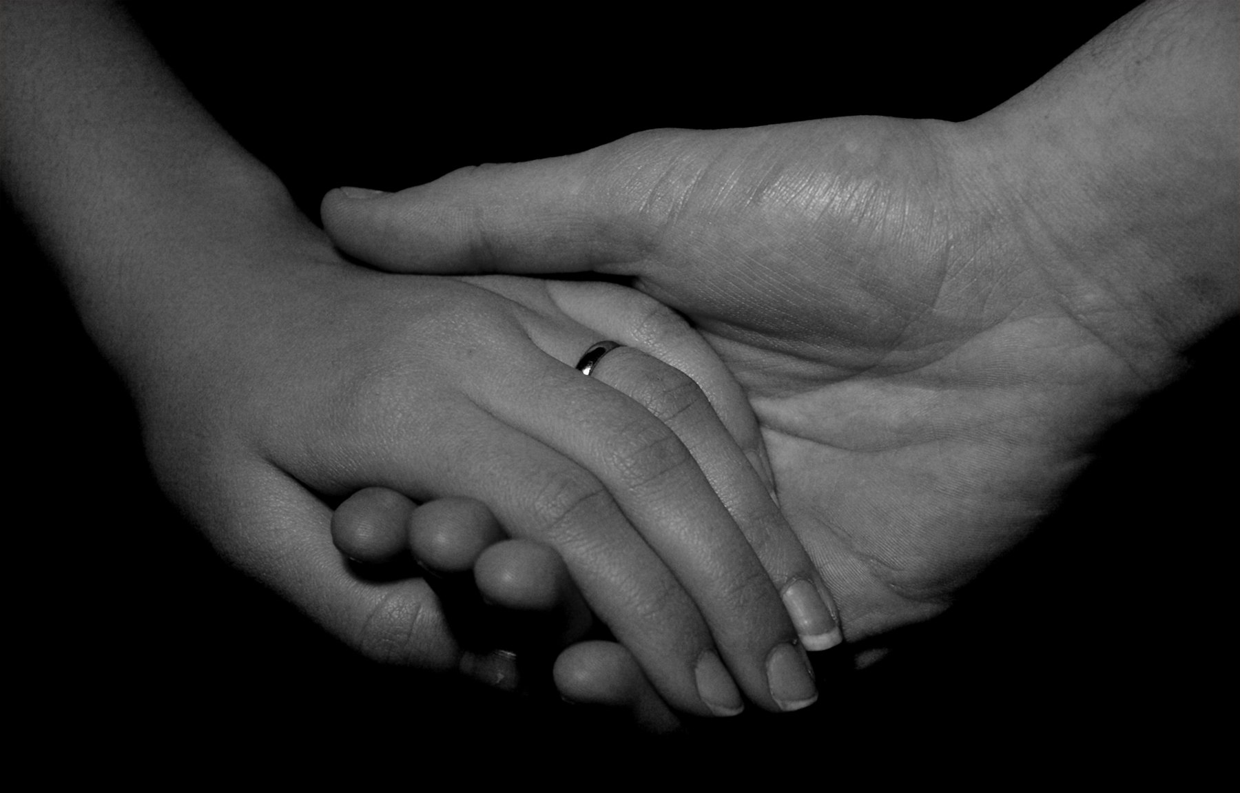 Руки любимых картинки. Мужская рука. Рука в руке. Мужская и женская рука. Мужская и женская рука вместе.