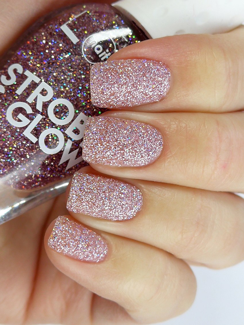 NAILLOOK trends Strobe & Glow