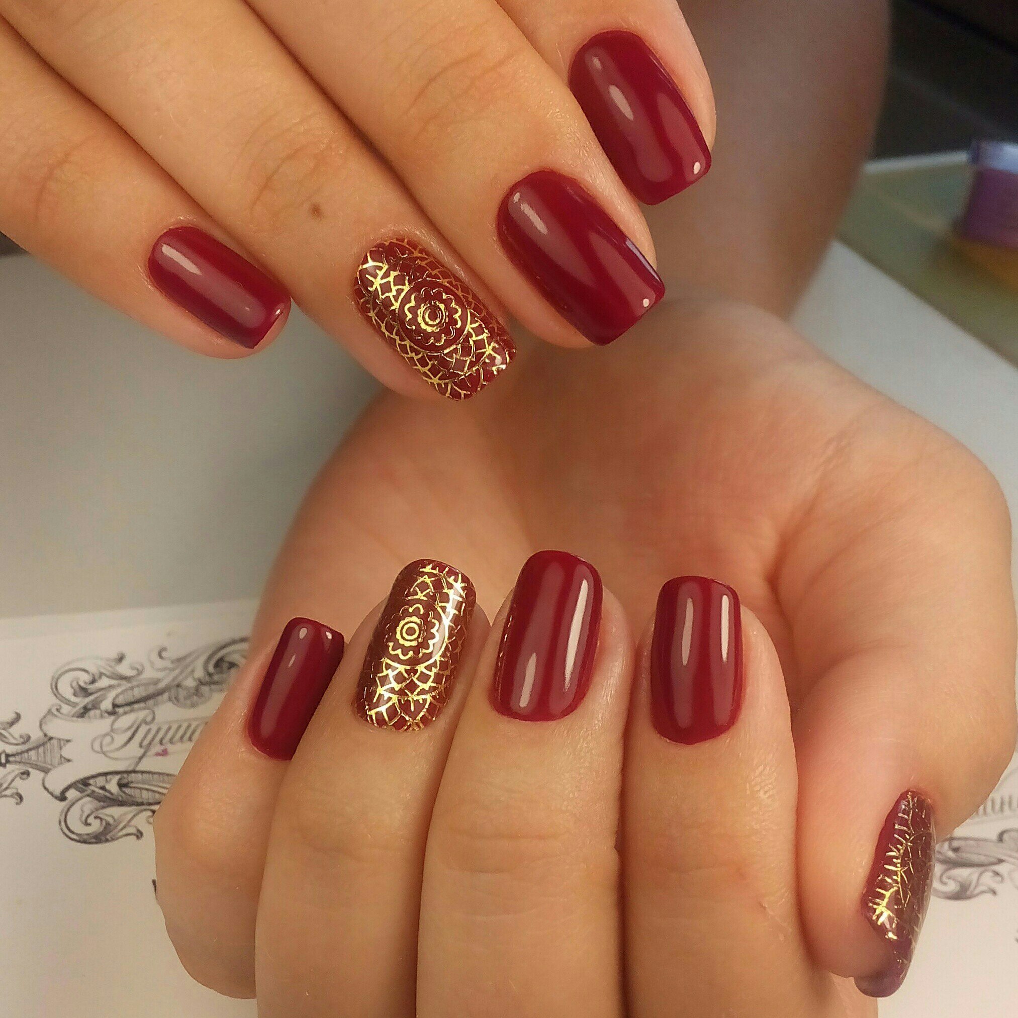 Маникюр дизайн ногтей красный с золотом (38 фото) - картинки modnica.club