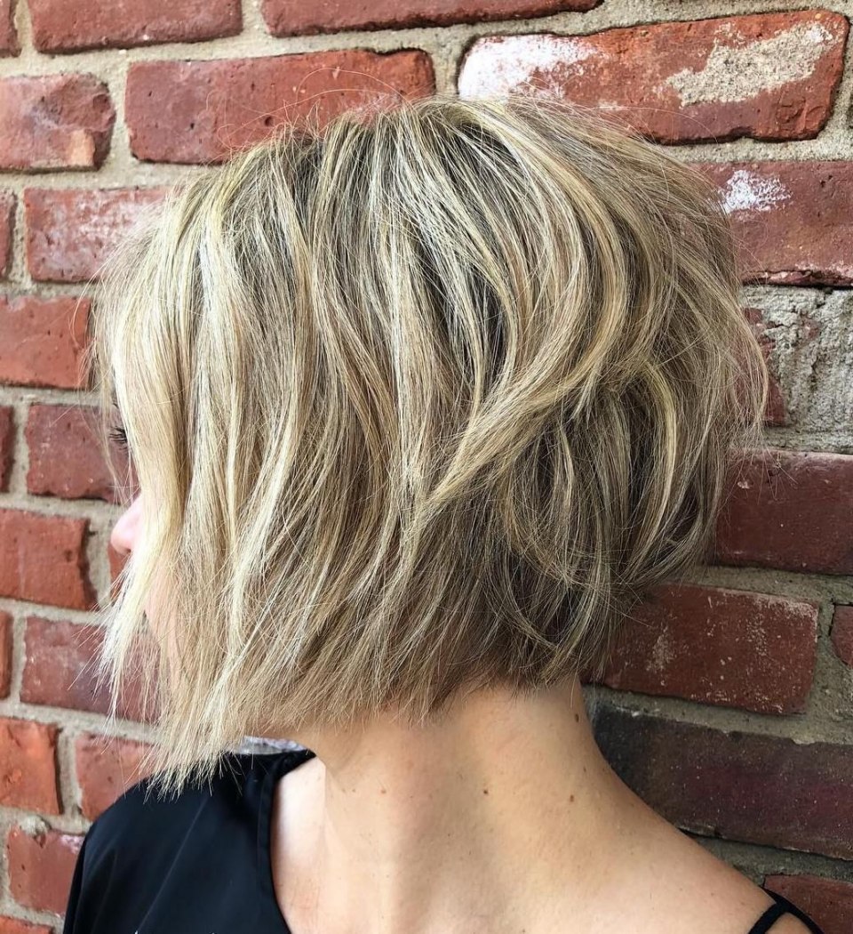 Стрижка layered short Bob