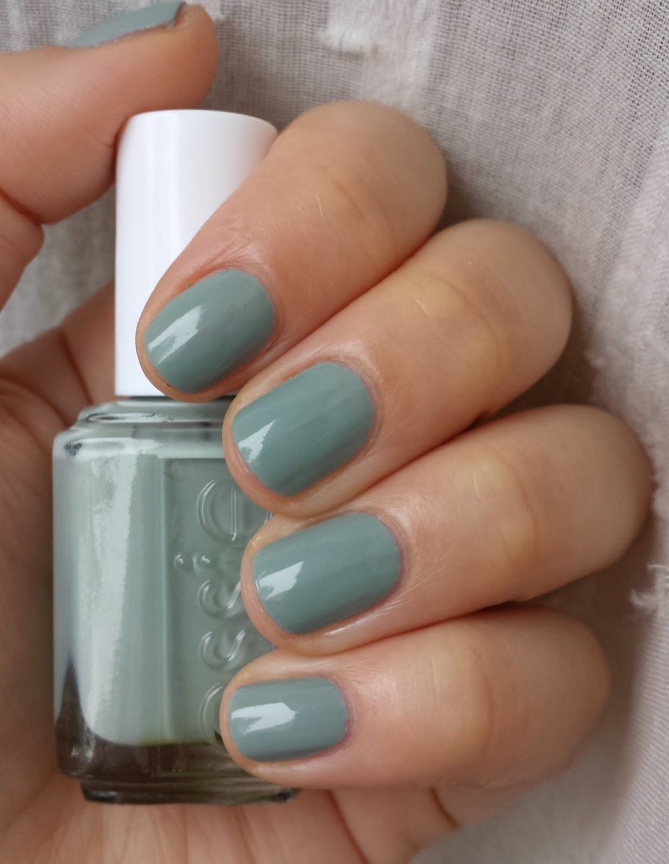Essie зеленый