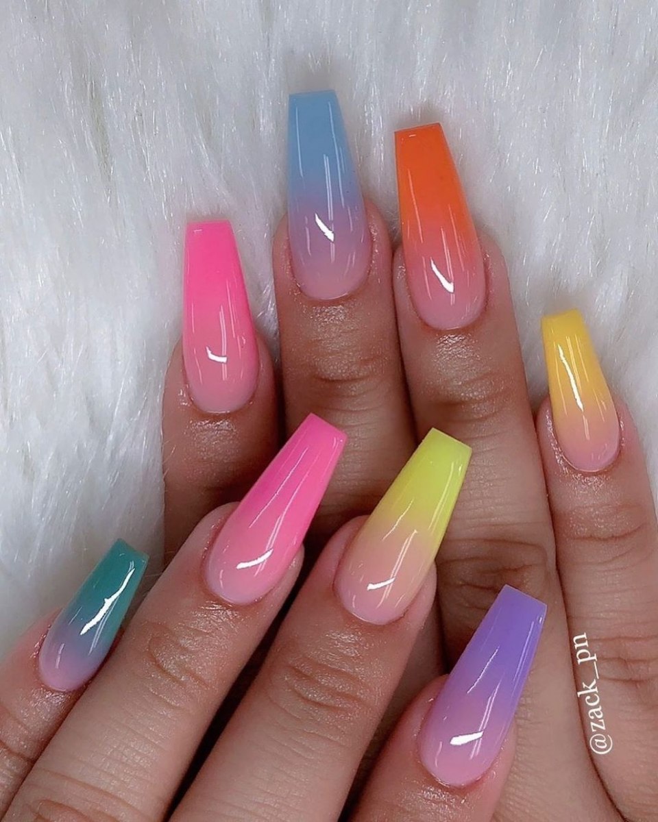 Французский маникюр кислотный цвет