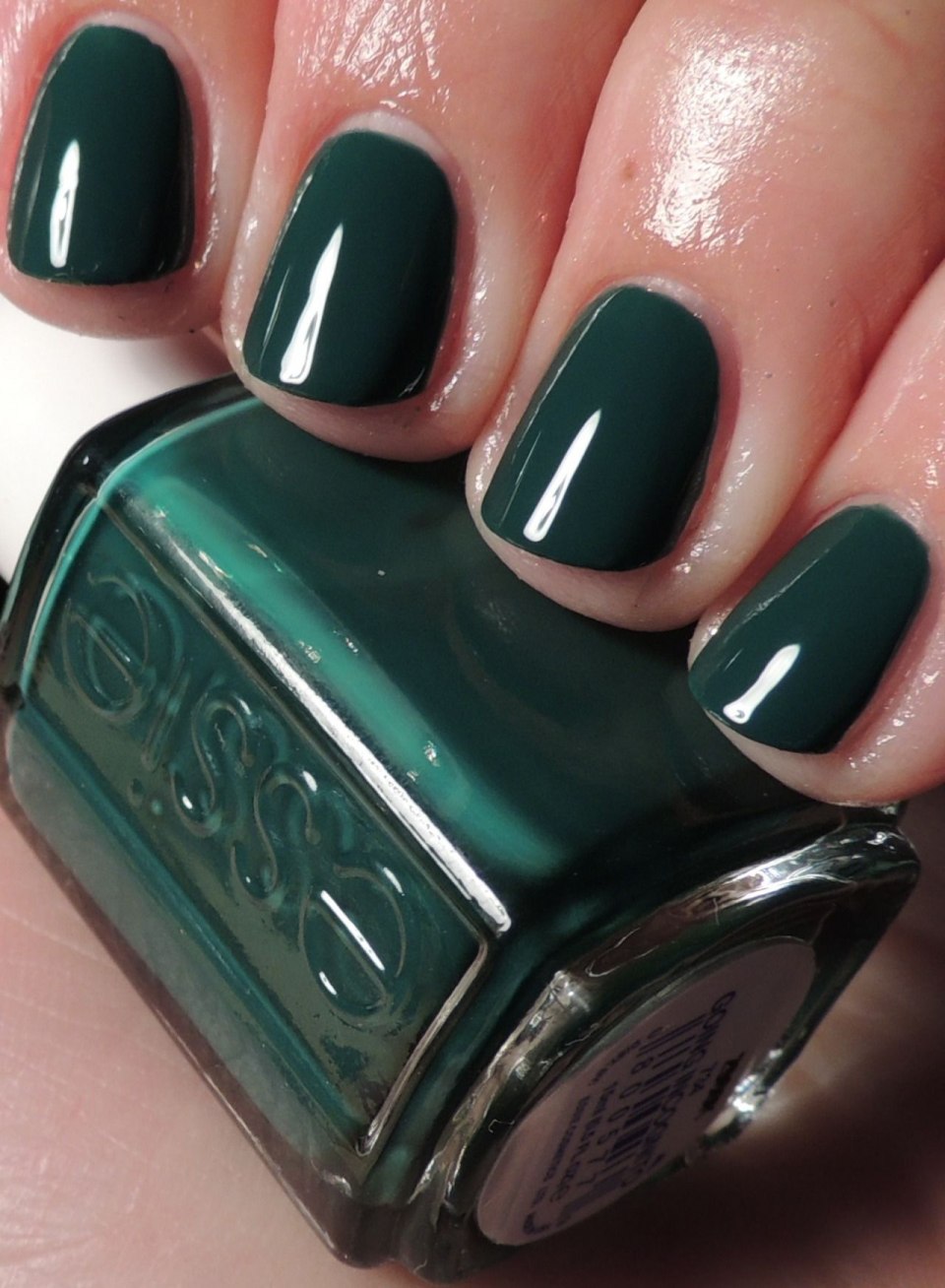 Лак для ногтей Essie зеленый