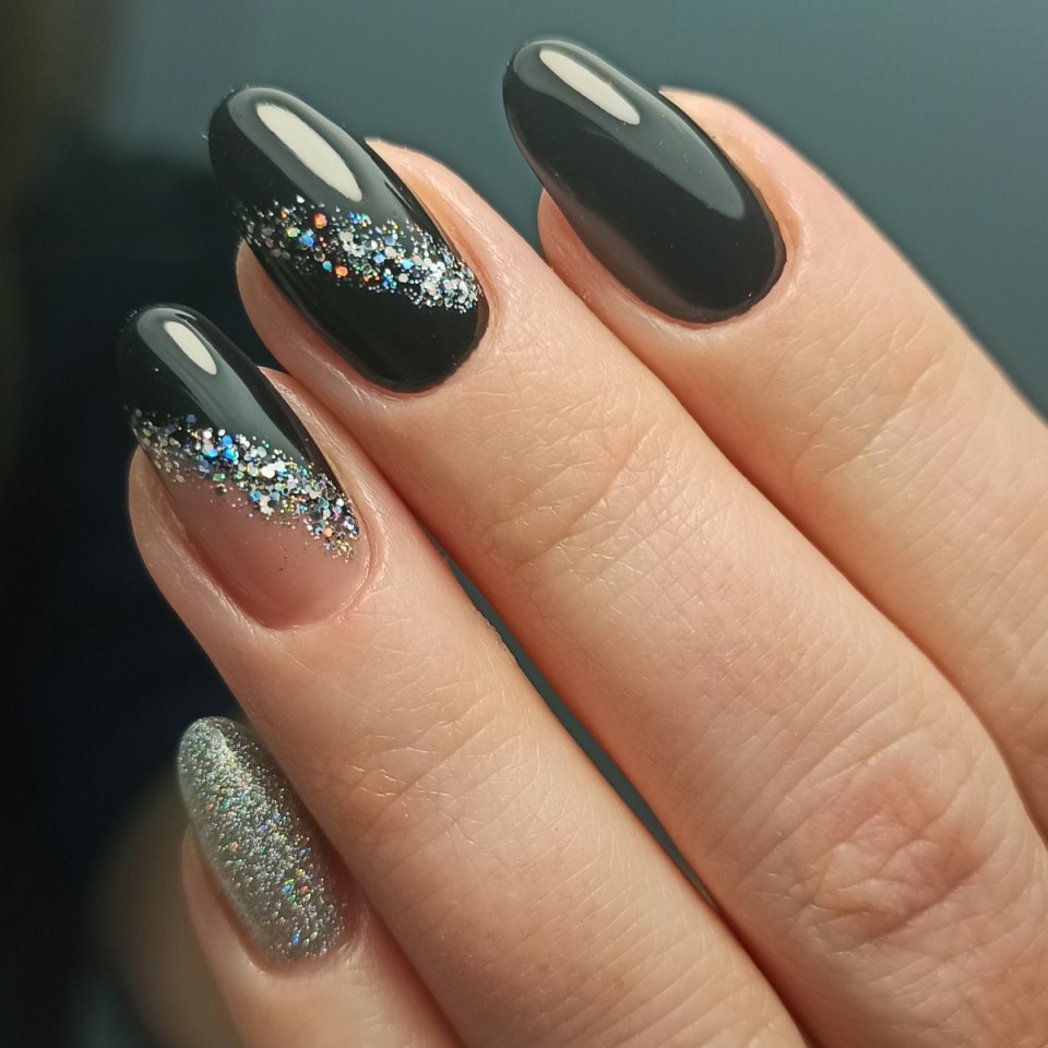 Ногти чёрные с серебром