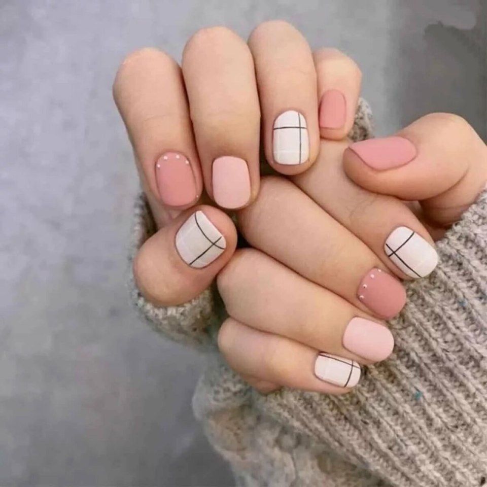 Короткие ногти светлые тона