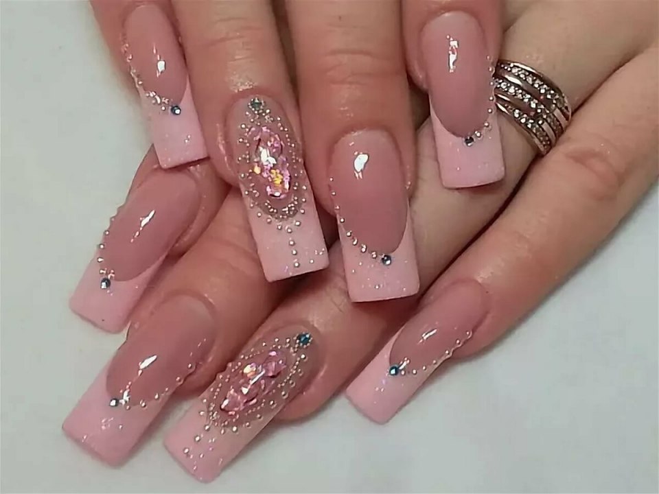 Маникюр с блестками и рисунком