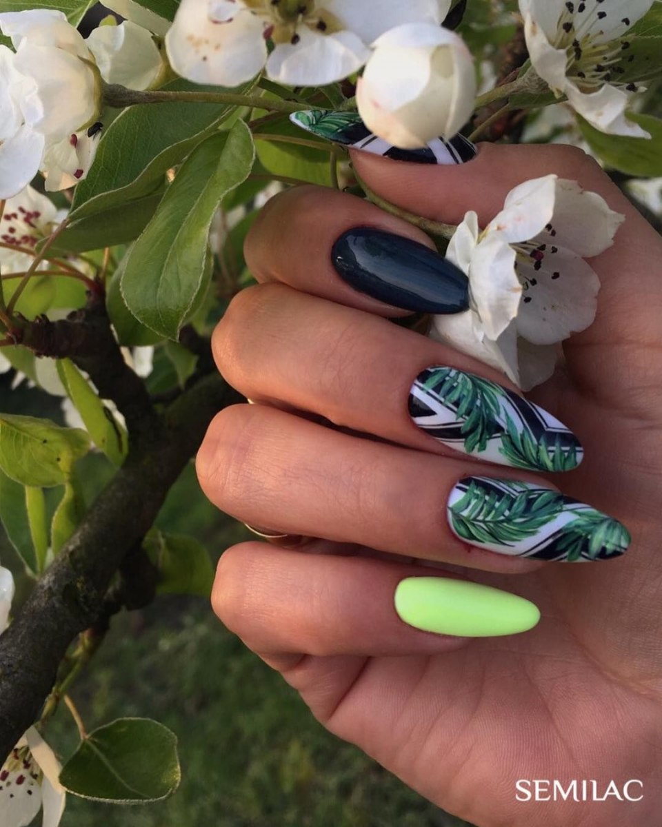 Ногти белые с зеленым листочком