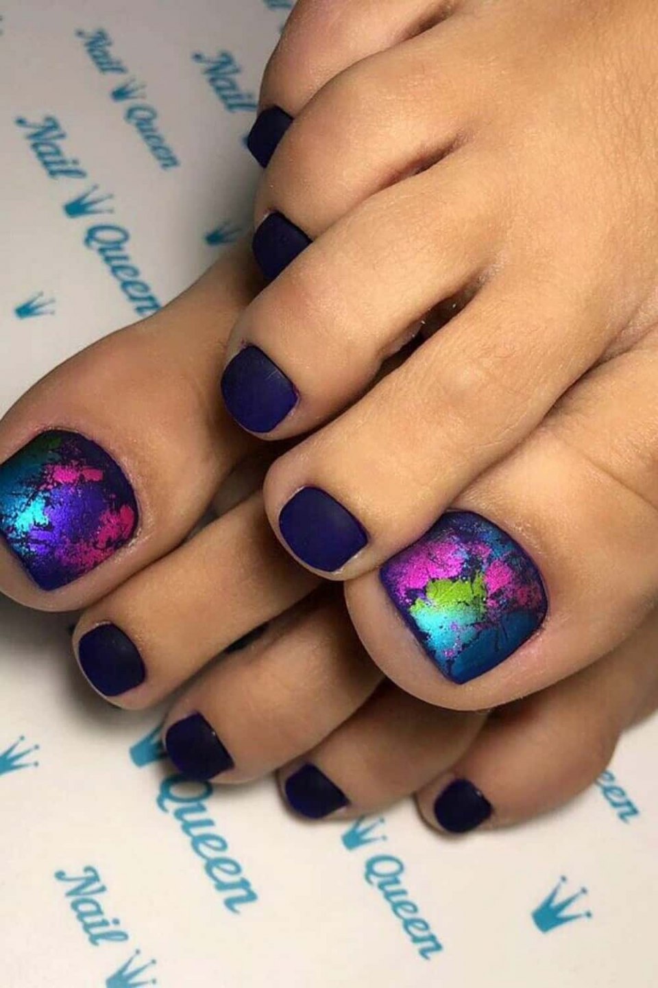 Педикюр френч фиолетовый