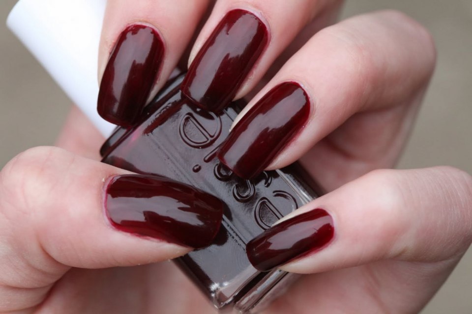 Essie спелая вишня