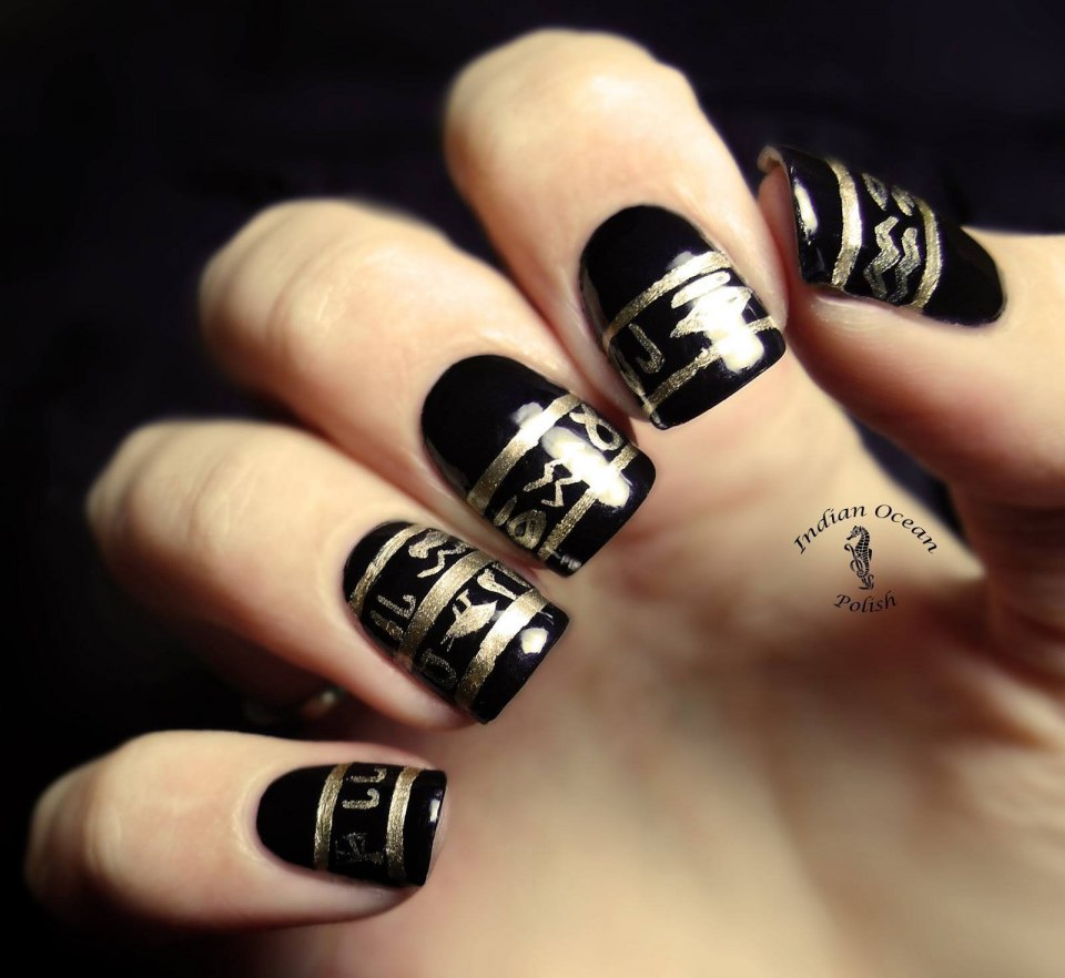 Маникюр Arctic Monkeys