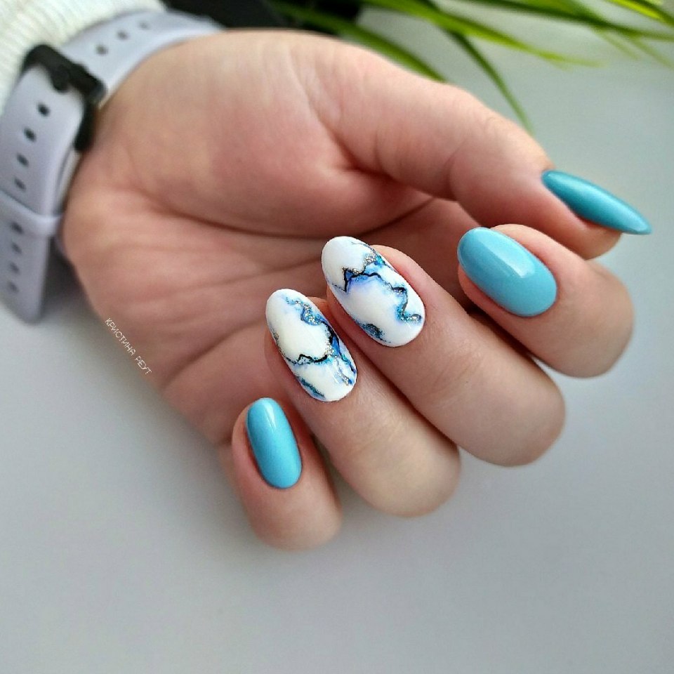 Ногти с самолетом