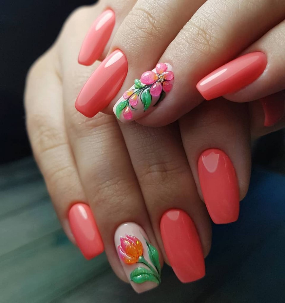 Маникюр кораллового цвета
