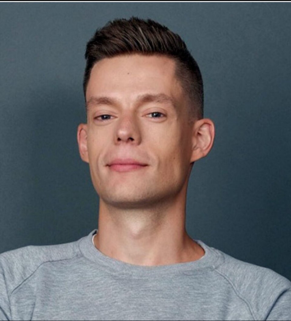 Юрий Дудь ладонь