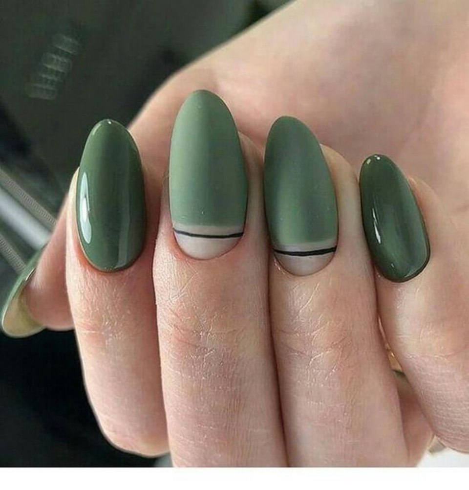 Зеленые ногти миндаль