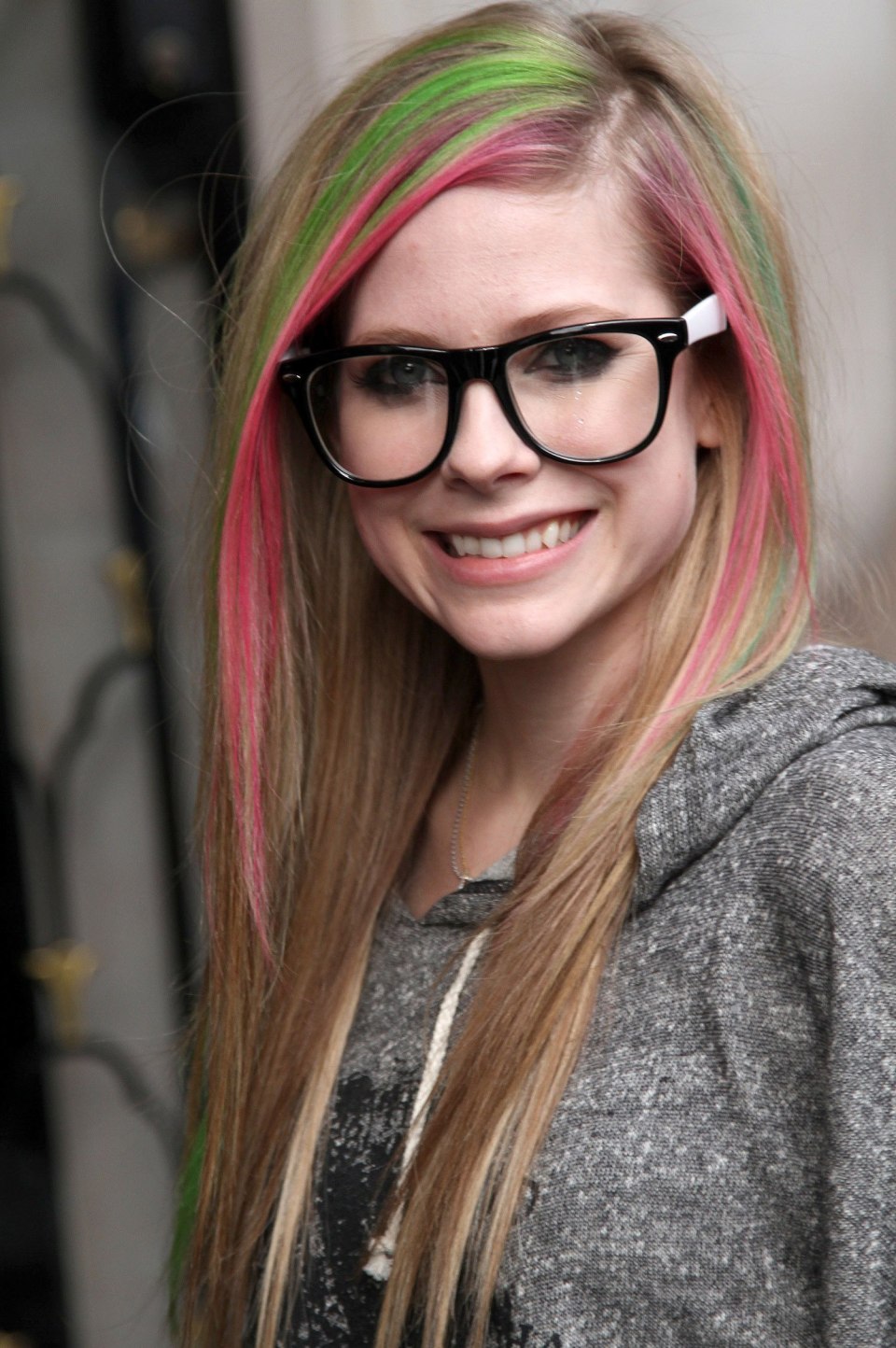 Avril Lavigne волосы