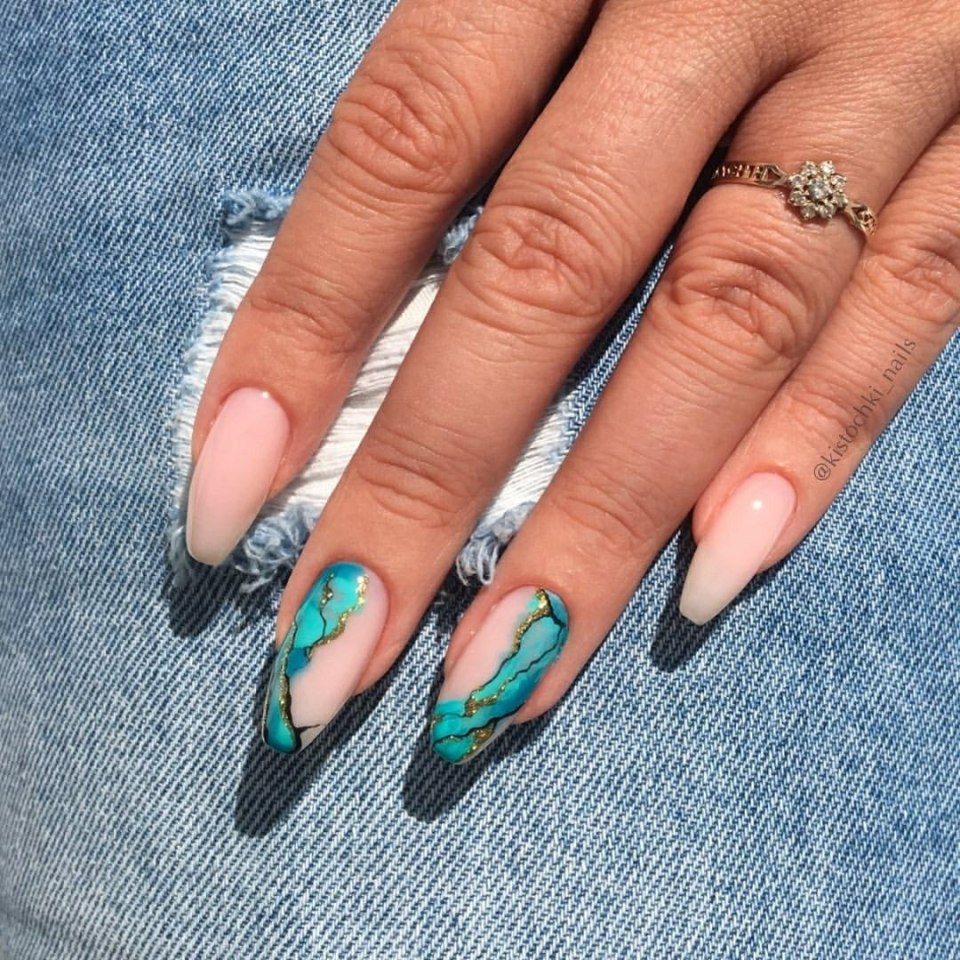 Маникюр на острые ногти молодежные 2021 Весна