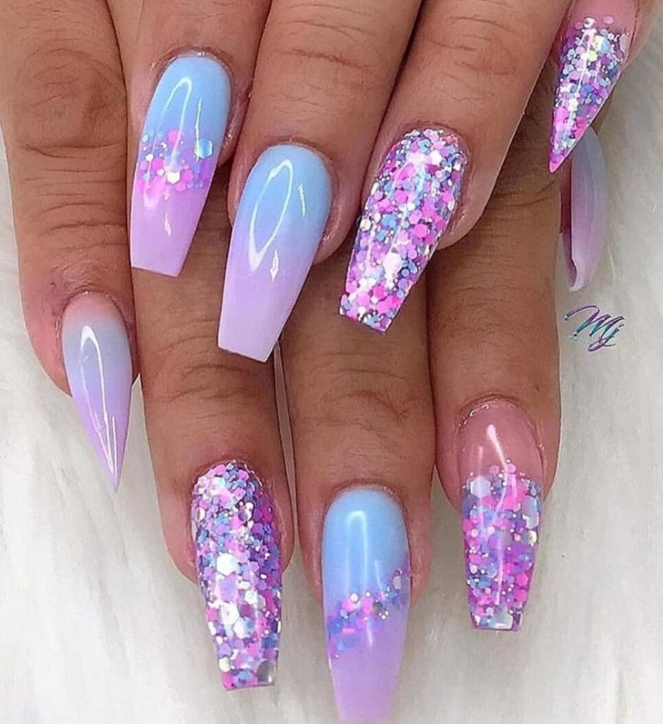 Нарощенные ногти яркие