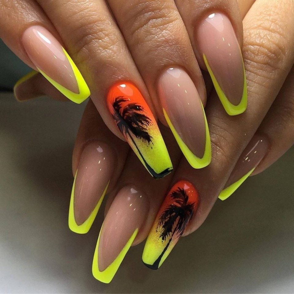 Яркий френч на острые ногти