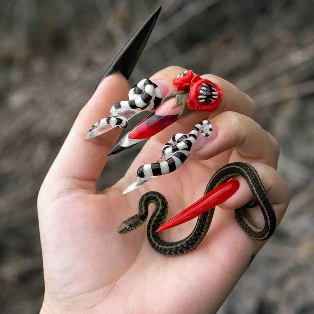 красивые ногти 2023 фото змеи