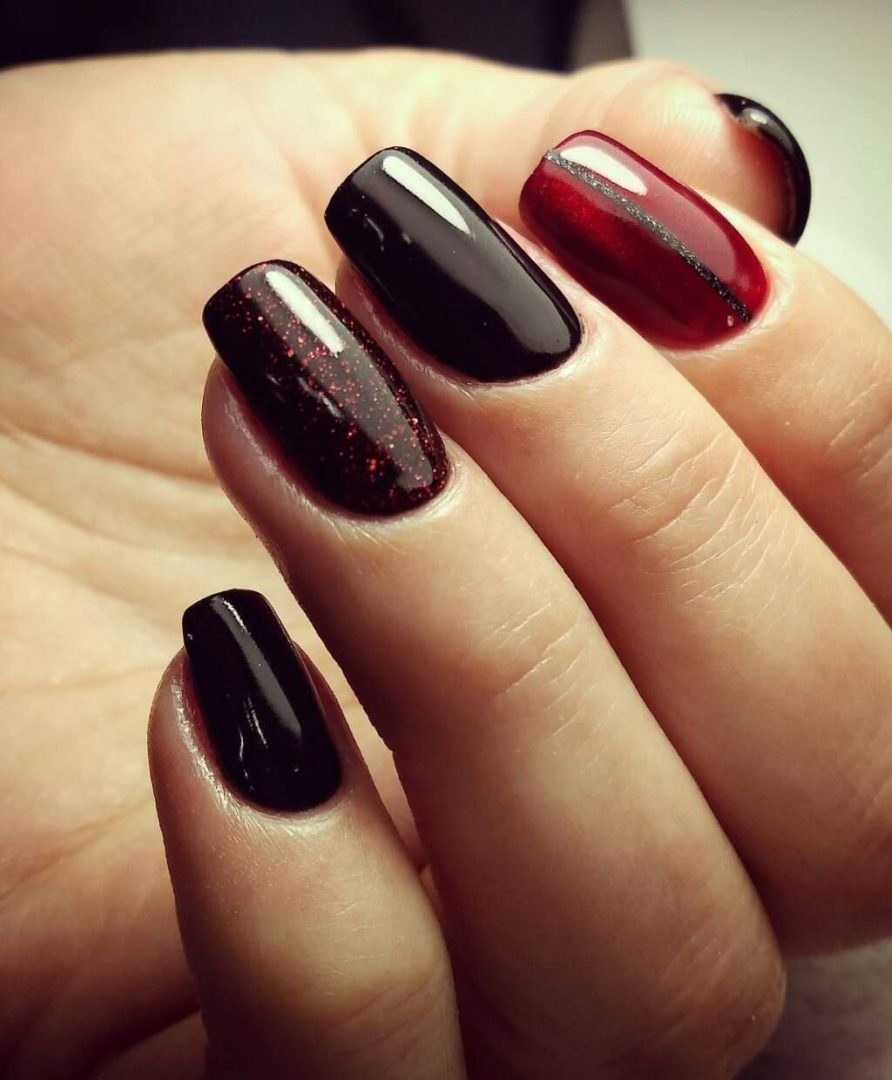 Ианикюр в тёмных тонах