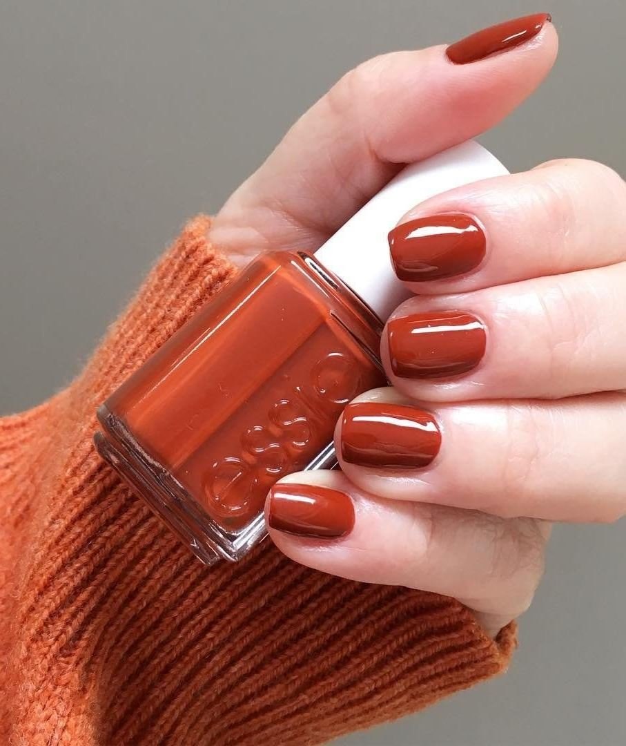 Essie брусничный