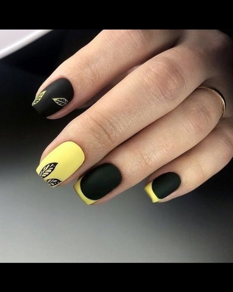 Маникюр жёлтый с чёрным