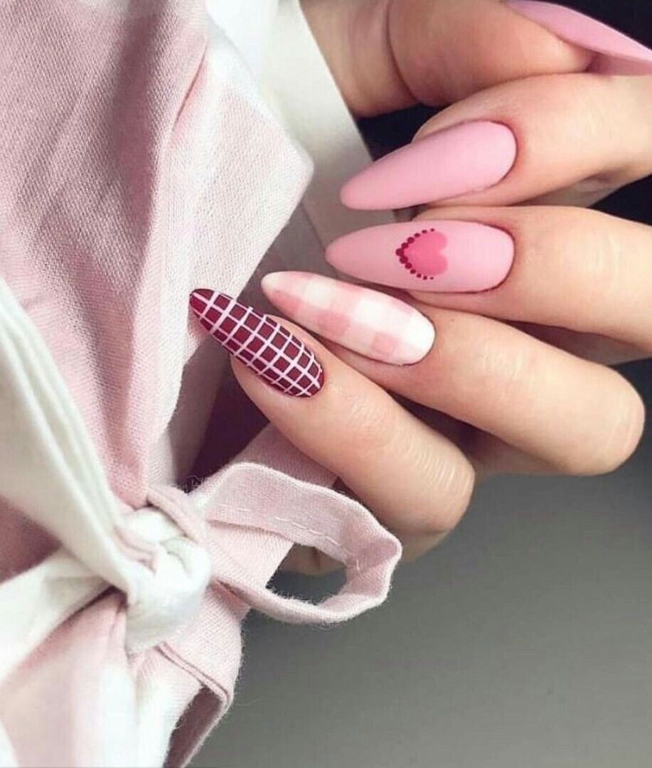 Маникюр в розовом стиле