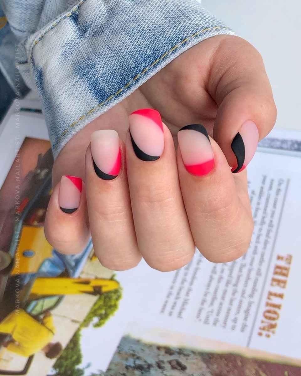 Маникюр на август