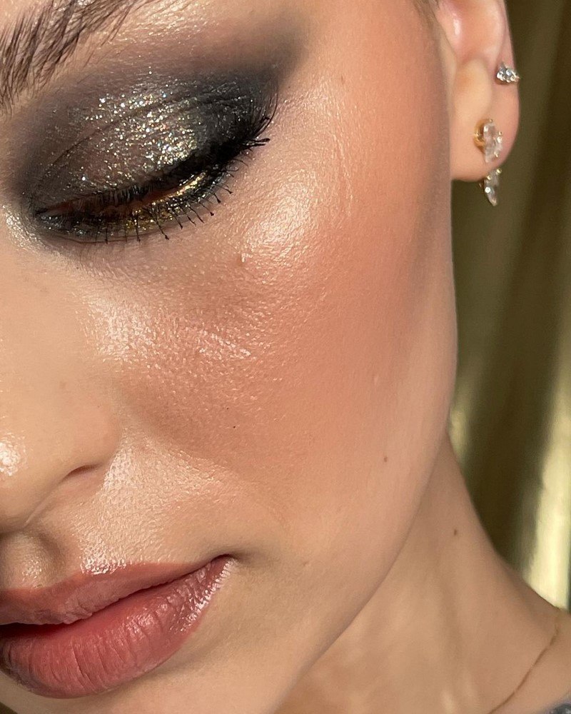 Розовый макияж