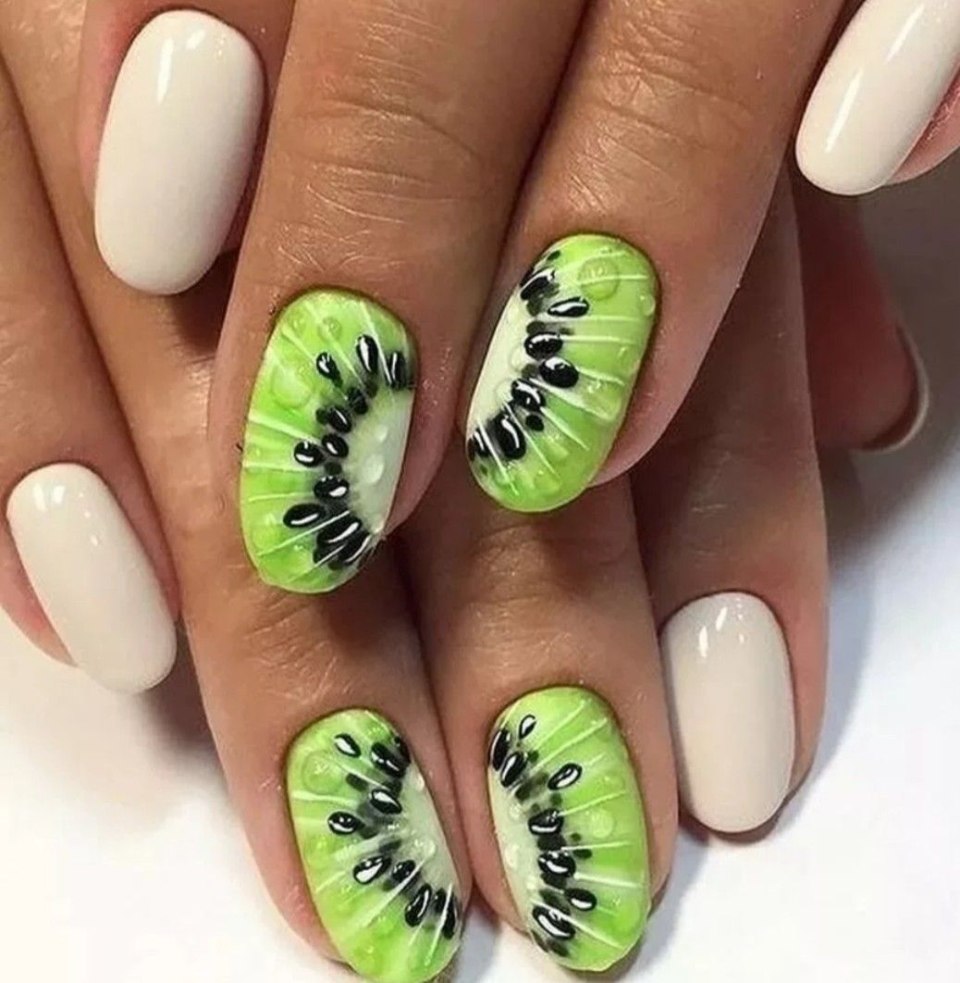 Маникюр с фруктами