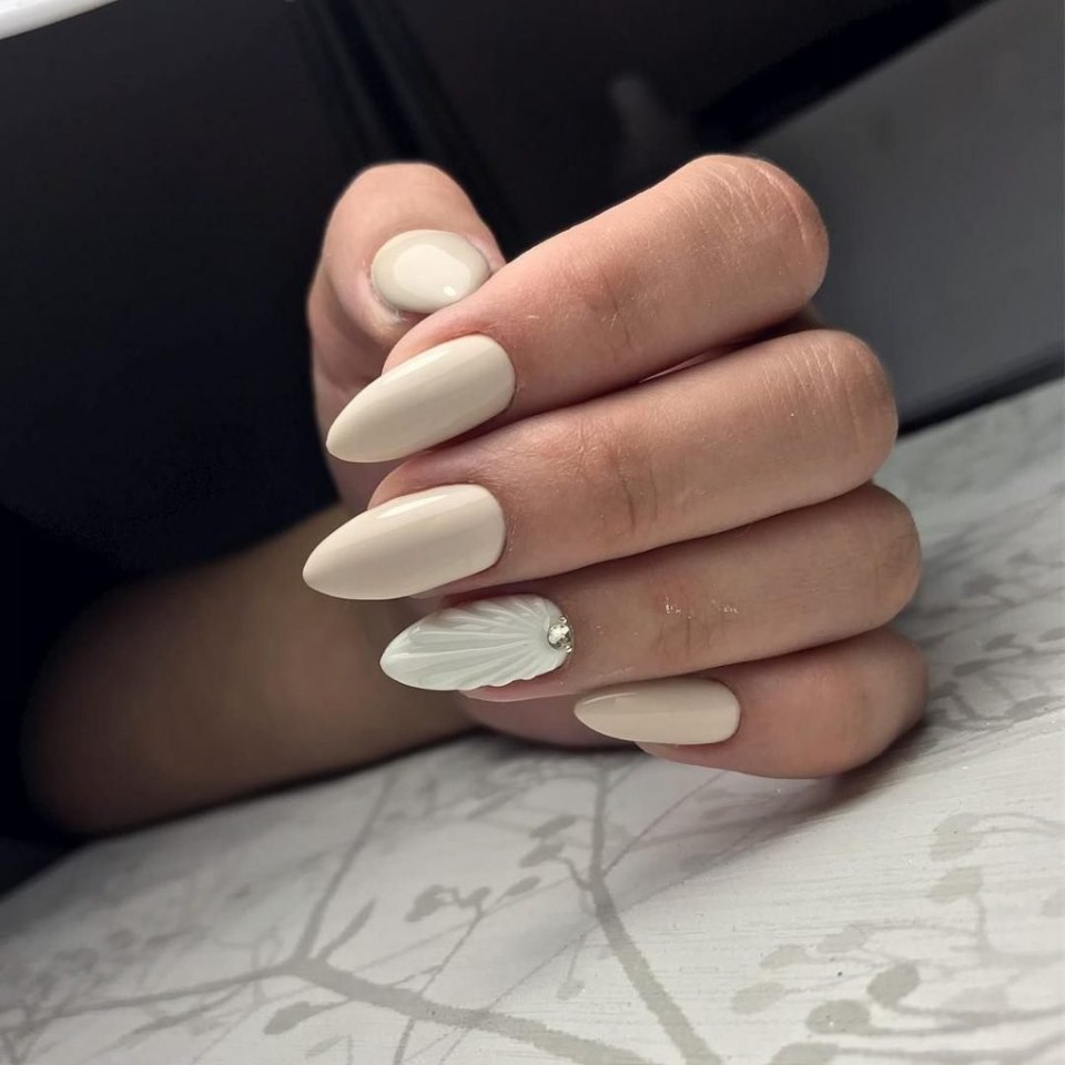 Manicure 2021 миндаль
