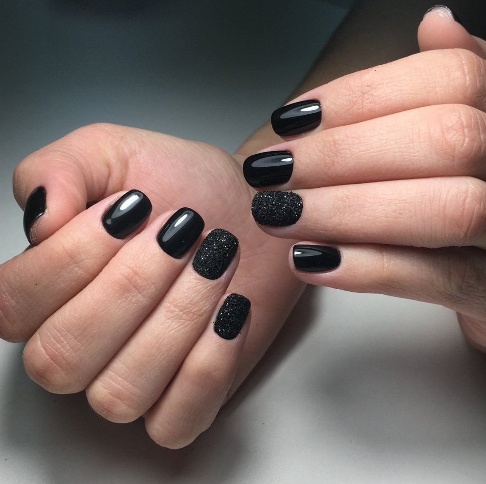 Черные короткие ногти