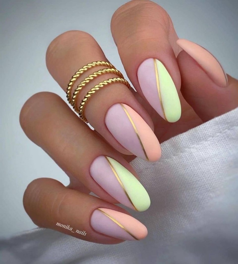 Manicure 2022 миндаль
