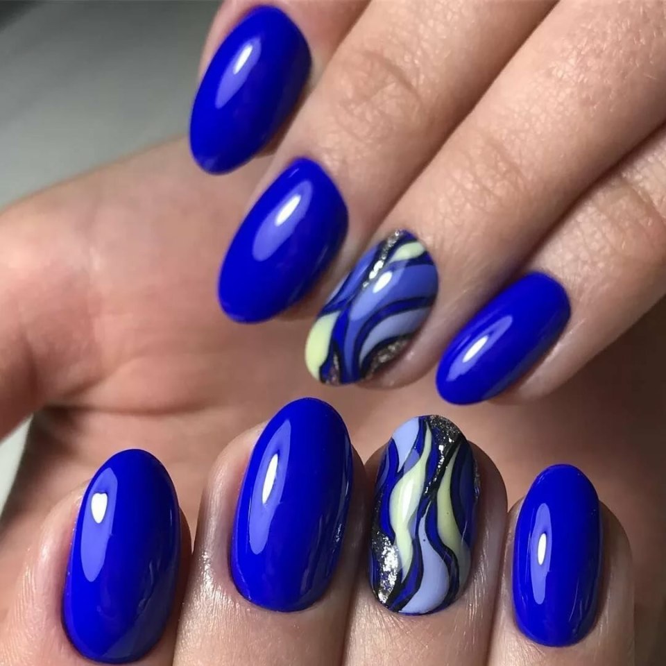 Маникюр в синих оттенках