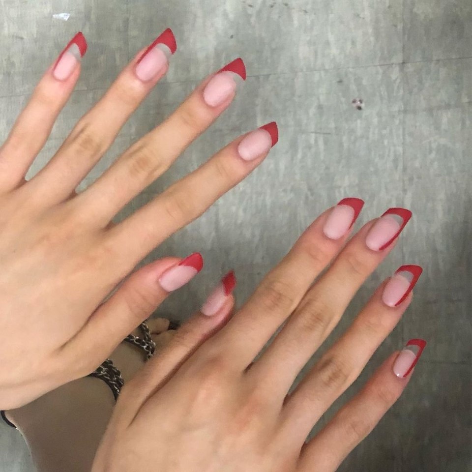 Длинные квадратные ногти однотонные