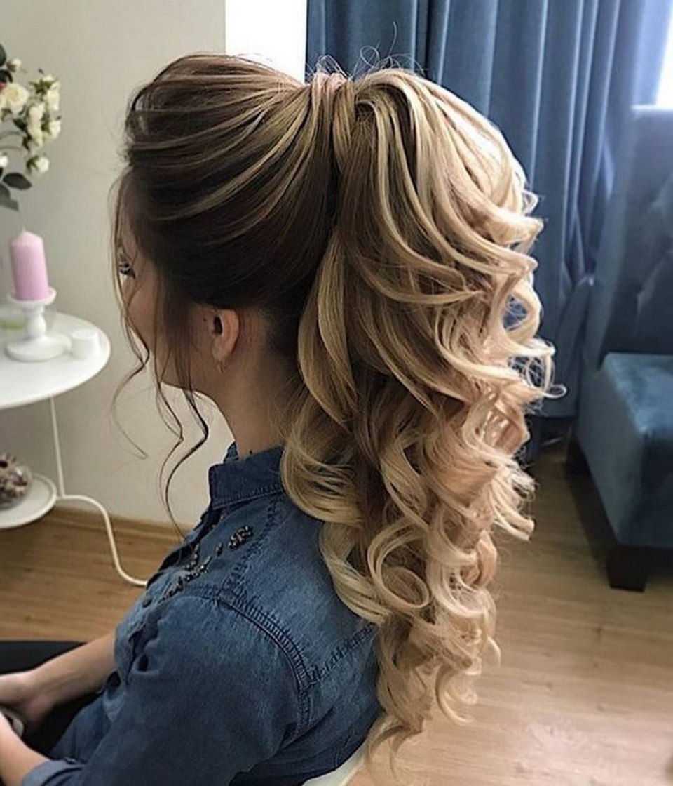 Небрежная прическа на длинные