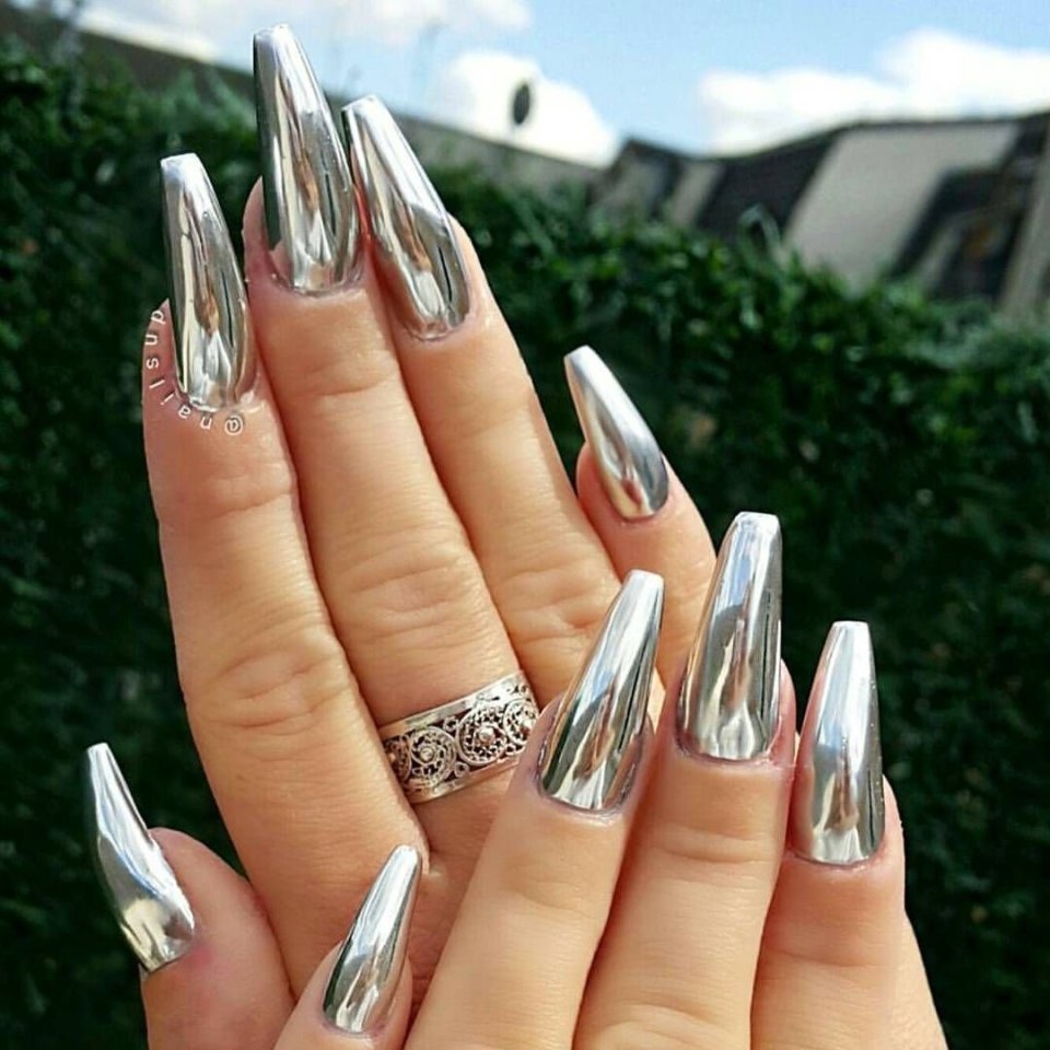 Серебряные зеркальные ногти