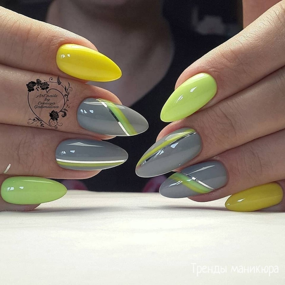 Овальный маникюр яркий