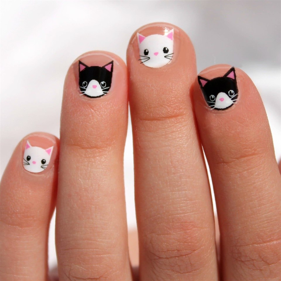 Маникюр с котиками