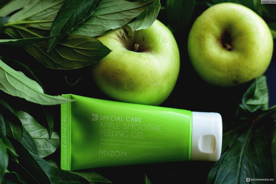 Яблочный пилинг-скатка гоммаж Apple Smoothie peeling Gel от Mizon (120 мл)