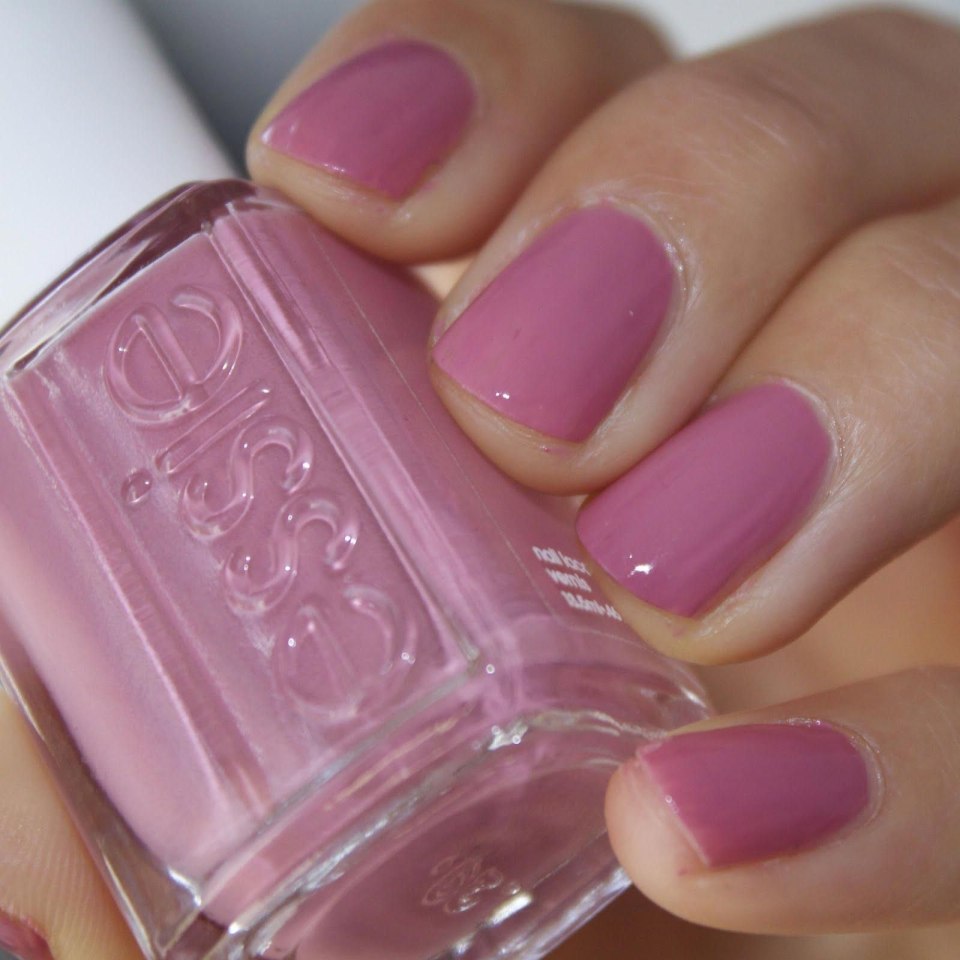 Лак Essie роза