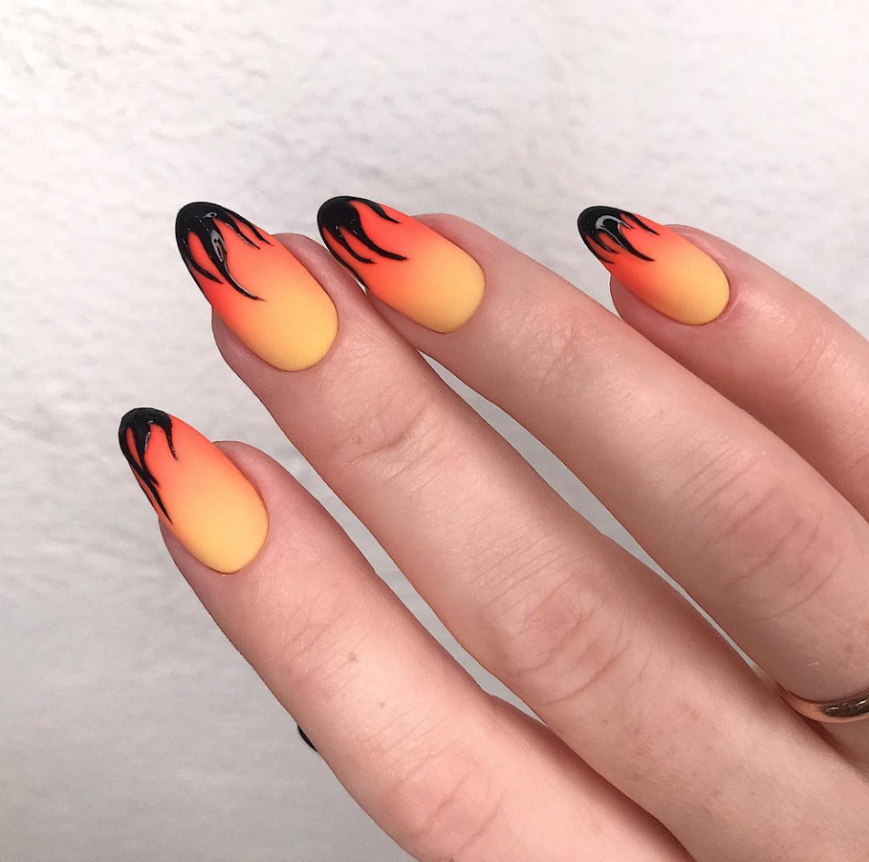 Маникюр пламя