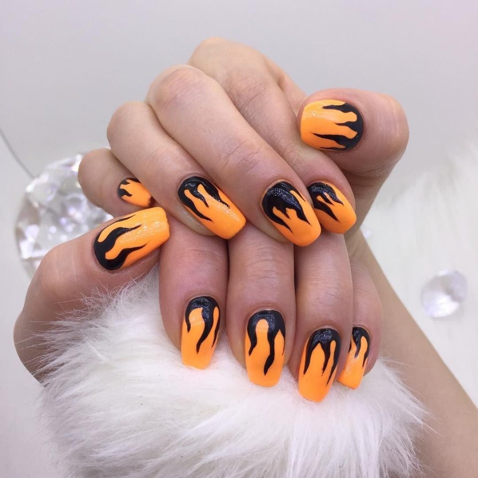 Огненный маникюр на короткие