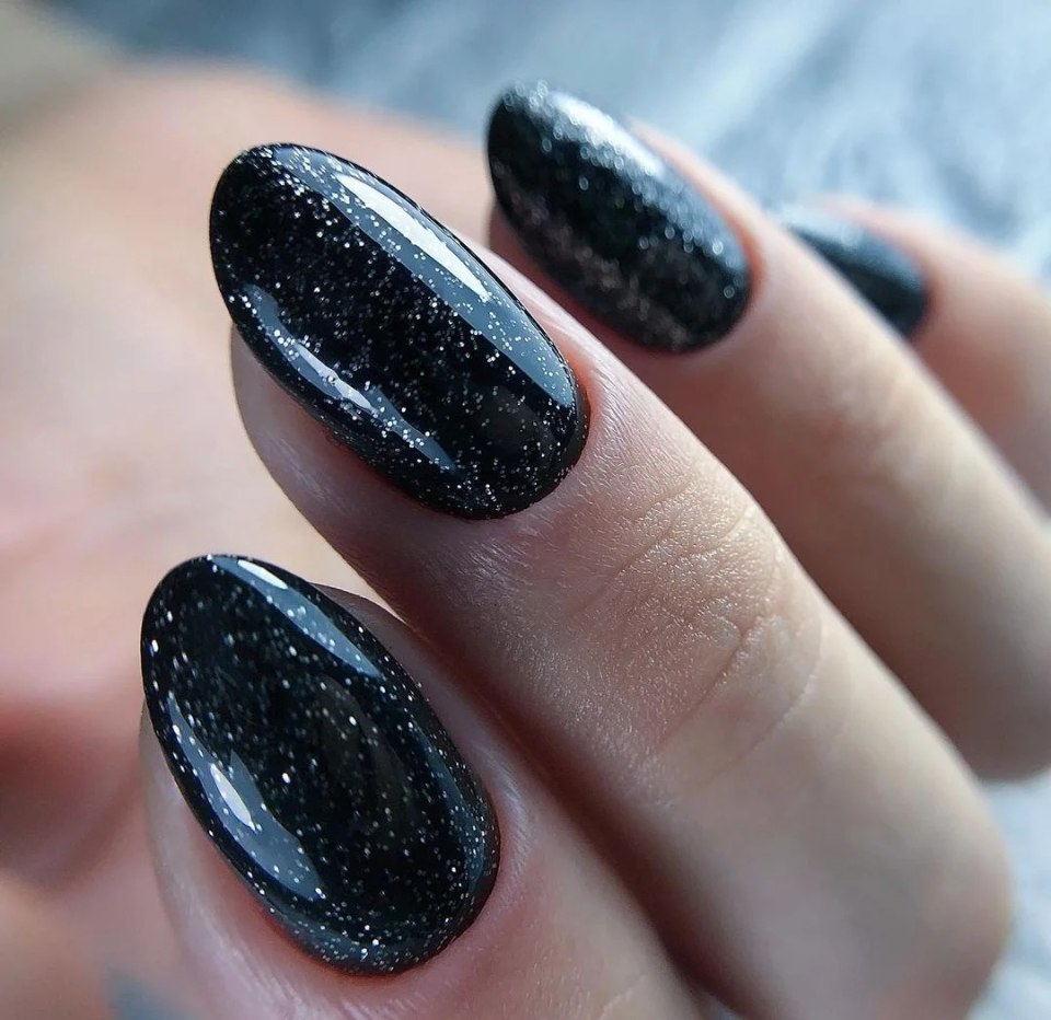 Ногти тёмные красивые