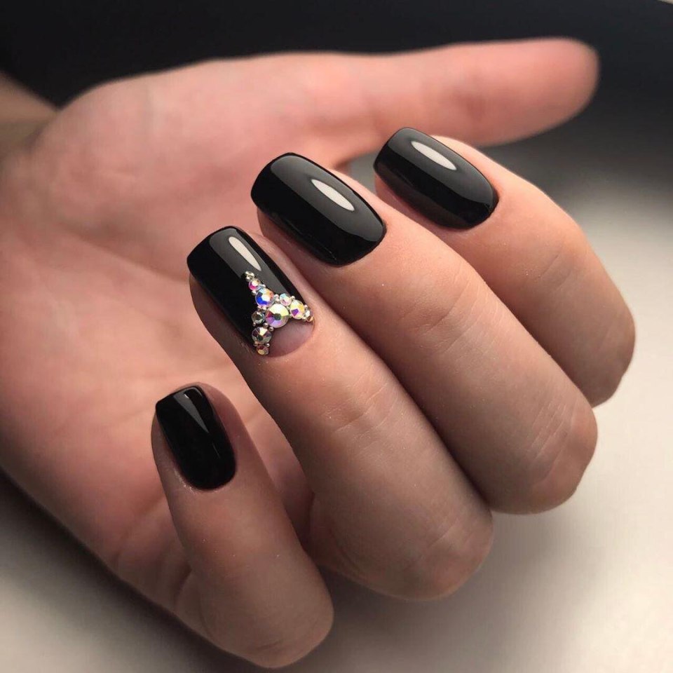 Черный маникюр 2018