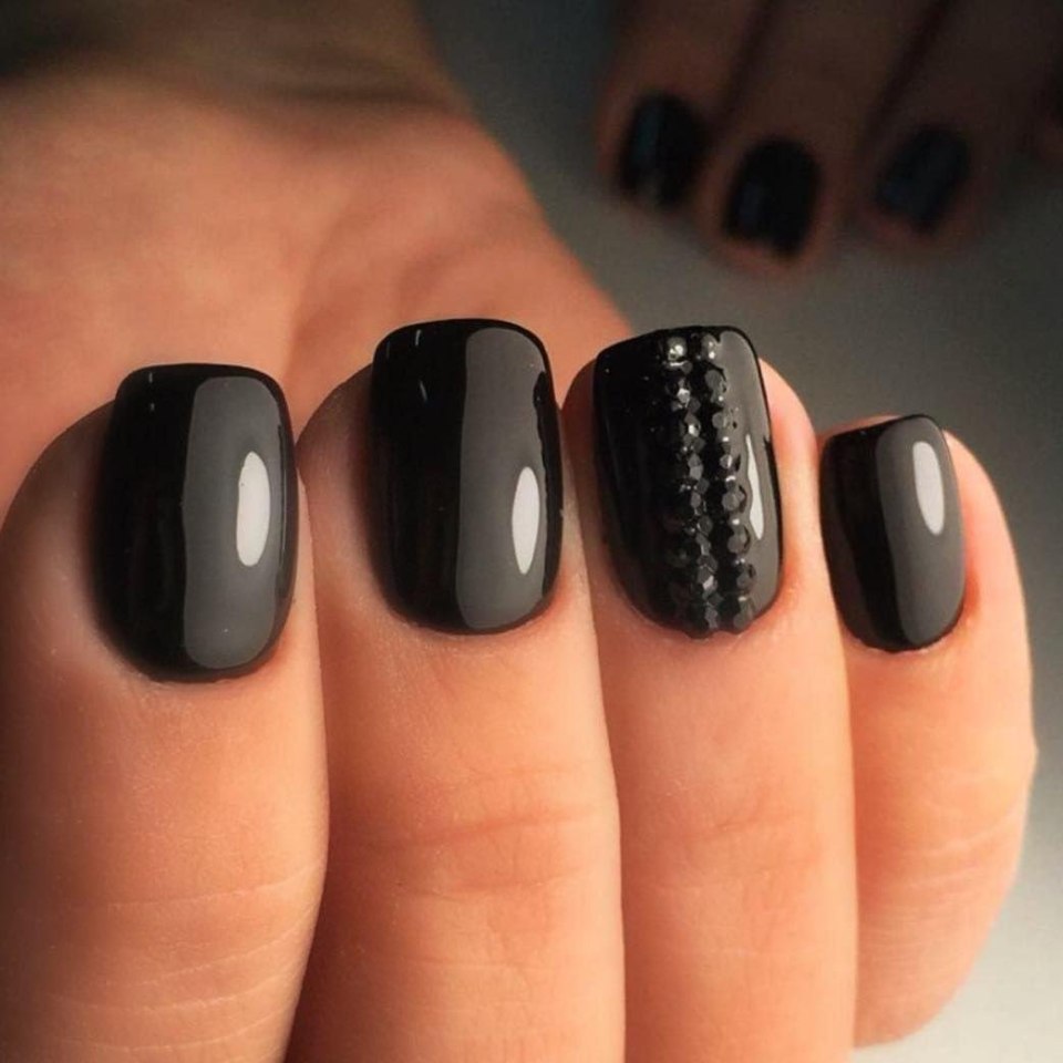 Черные короткие ногти